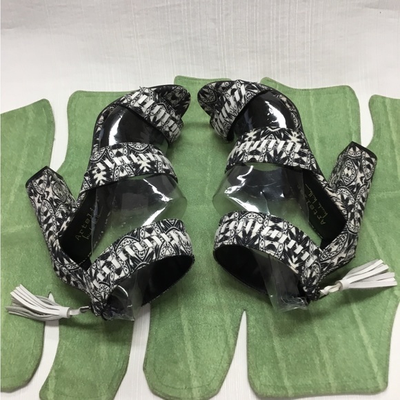 ARTELIER Exciting Block Heels by Nicole Miller - Picture 8 of 13